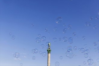Soap bubbles above the Schlossplatz with Jubilee Column and the Roman goddess Concordia