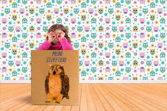 Child in moving box and makes the owl