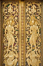 Elaborate wood carvings on Wat Saens entrance door