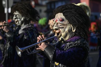 Guggemusik Offenburger Schwellkepf at the big carnival procession