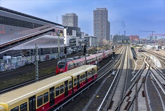 S-Bahn and infrastructure at Warschauer Strasse station