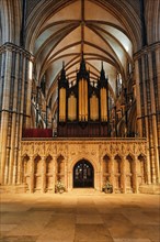 Rood screen with organ prospect