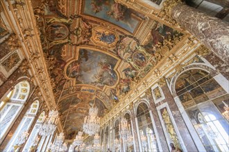 Galerie des Glaces Hall of Mirrors