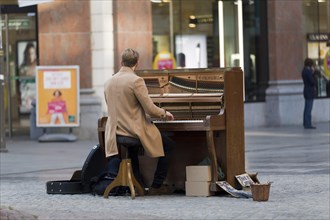 Street musician in Antwerp
