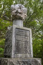 Monument where James of the Glen