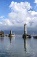 Harbour entrance of Lindau Harbour, pier with New Lindau Lighthouse and Bavarian Lion, Lindau Island, Lake Constance, Bavaria, Germany, Europe