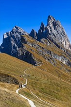 Hiking trail to the Geisler Group with the Sas Rigais peak, Val Gardena, Dolomites, South Tyrol, Italy, Europe