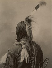 Indian, Omaha, dancing bonnet and hair ornament, feather, after a picture by F.A.Rinehart, 1899, Omaha are a North American Indian tribe from the Dhegiha branch of the Sioux language family, Historic,...