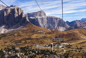 Cable car from the Sella Pass to the Sassolungo Pass, Sella Pass and Sella massif in the background, Dolomites, South Tyrol, Italy, Europe