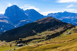 The brown hill of the Picberg, in the background the Sassolungo group, Val Gardena, Dolomites, South Tyrol, Italy, Europe