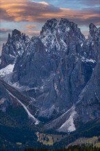 Snow-covered peaks of the Sassolungo group in the evening light, view from the Alpe di Siusi, Val Gardena, Dolomites, South Tyrol, Italy, Europe