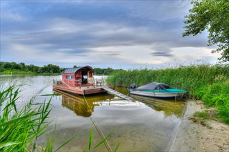 Houseboat anchored in a bay at the Beetzsee, Brandenburg an der Havel, Havelland, Brandenburg, Germany, Europe
