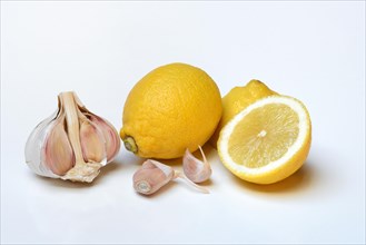 Ingredients for lemon garlic cure, lemon, garlic, ginger