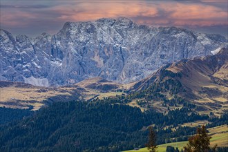 Snow-covered peaks of the rose garden in the evening light, view from the Alpe di Siusi, Val Gardena, Dolomites, South Tyrol, Italy, Europe
