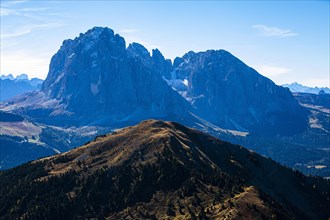 The brown summit of the Picberg, in the background the Sassolungo group, above San Cristina, Val Gardena, Dolomites, South Tyrol, Italy, Europe