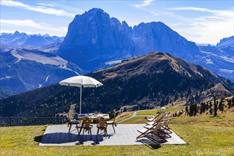 Viewpoint at the Sofiehuette with covered table and deckchairs with view to the Picberg and the Langkofelgruppe, Val Gardena, Dolomites, South Tyrol, Italy, Europe