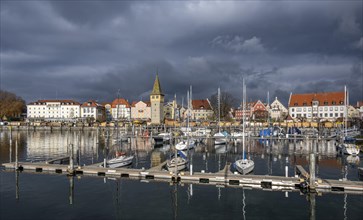 Sailboats in the harbour, harbour promenade with Mangturm, reflected in the lake, harbour, Lindau Island, Lake Constance, Bavaria, Germany, Europe