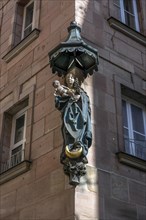 Maria immaculata, house figure on a residential house, Weinmarkt, Nuremberg, Middle Franconia, Bayerrn, Germany, Europe