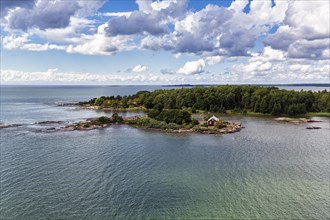 Lonely house in the Finnish archipelago, Aland archipelago, Aland islands, Gulf of Bothnia, Baltic Sea, Finland, Europe