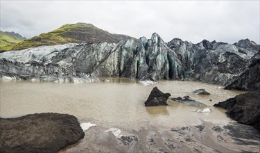 Glacier, glacier lagoon, Solheimajoekull, Solheimajoekull, glacier tongue of Myrdalsjoekull with inclusion of volcanic ash, near Ring Road, Suourland, South Iceland, Iceland, Europe