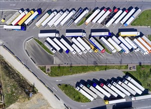 Rest area Denkendorf on the motorway A8, occupied parking spaces for trucks, drivers have to respect their rest periods, drone photo, Denkendorf, Baden-Wuertttemberg, Germany, Europe