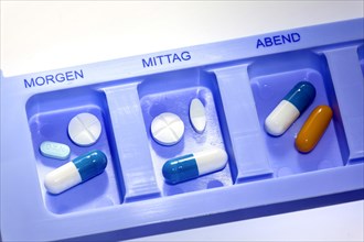 Medicine box with tablets, medicine, medicine, studio shot, Germany, Europe