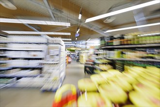 Shopping at the supermarket in Radevormwald, 08.06.2022. Radevormwald, Germany, Europe