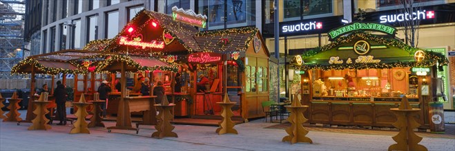Christmas market stalls at the Koe-Bogen, Duesseldorf, North Rhine-Westphalia, Germany, Europe
