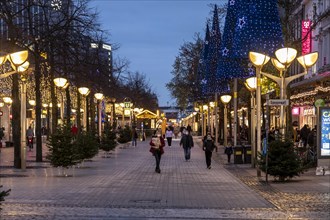 Pedestrian zone Koenigstrasse, city centre, pre-Christmas period during the coronavirus pandemic, small Christmas market and few Christmas decorations, evening shot, night shot, Duisburg, North Rhine-...