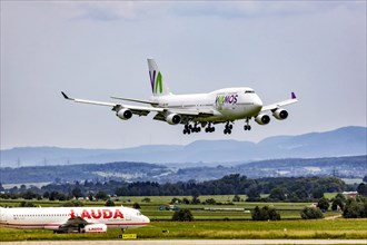 Boeing 747-400 cargo aircraft on approach, airport, Stuttgart, Baden-Wuerttemberg, Germany, Europe