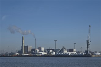 Emden power plant in the inland harbour, operated by Statkraft, with a decommissioned gas and steam combined cycle unit and a biomass unit that continues to operate. Port, Emden, Lower Saxony, Germany...