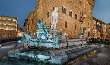 Neptune Fountain Illuminated Palazzio Vecchio Panorama Florence Italy