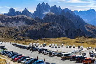 Car park at the Three Peaks, behind the peaks of the Cadini di Misurina, Dolomites, South Tyrol, Italy, Europe