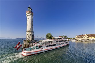 Excursion ship, course ship of the White Fleet on Lake Constance, Lindau harbour entrance with lighthouse, Lindau, Bavaria, Germany, Europe