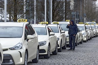 Many taxis queuing up, waiting in line at the taxi stand, man talking to a taxi driver, Messe, Munich, Upper Bavaria, Bavaria, Germany, Europe