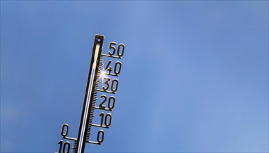 Summer heat, thermometer shows 42 degrees, Stuttgart, Baden-Wuerttemberg, Germany, Europe