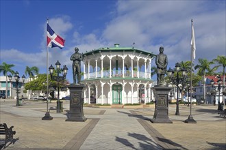 Pavilion with statues of Juan Pablo Duarte and General Gregorio Luperon in the Parque Independenzia in the Centro Historico, Old Town of Puerto Plata, Dominican Republic, Caribbean, Central America