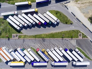Rest area Denkendorf on the motorway A8, occupied parking spaces for trucks, drivers have to respect their rest periods, drone photo, Denkendorf, Baden-Wuertttemberg, Germany, Europe