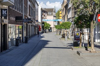 Pedestrian zone Flinger Strasse in the old town in the morning, Duesseldorf, North Rhine-Westphalia, Germany, Europe