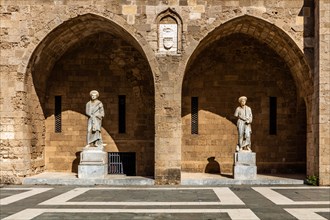 Inner courtyard surrounded by arcades with statues from Hellenistic and Roman times, Grand Masters Palace built in the 14th century by the Johnnite Order, fortress and palace for the Grand Master, UNE...
