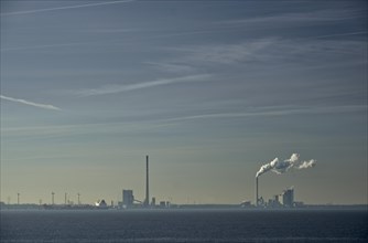 The decommissioned Wilhelmshaven coal-fired power plant and the Onyx power plant on the west side of the Jade Bay, a gulf in the North Sea. Jade Bay, Jade, Lower Saxony, Germany, Europe