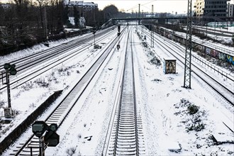 Snow-covered tracks, rail traffic disruptions, winter, snow, Duesseldorf, North Rhine-Westphalia, Germany, Europe