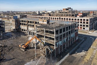 Detroit, Michigan, Demolition of a part of the abandoned Packard auto manufacturing plant. Opened in 1903, the 3.5 million square foot plant employed 40, 000 workers before closing in 1958
