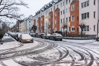 Snow in Duesseldorf, road conditions, little traffic, careful driving, winter, Duesseldorf, North Rhine-Westphalia, Germany, Europe