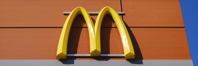 Facade with logo and sign, M, McDonald, fast food restaurant, Hagen, North Rhine-Westphalia, Germany, Europe