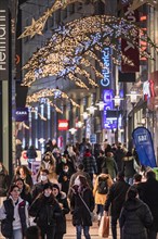 Limbecker Strasse pedestrian zone at pre-Christmas time in Essen during the coronavirus pandemic, Essen, North Rhine-Westphalia, Germany, Europe