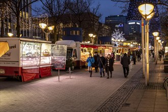 Koenigstrasse in Duisburg at pre-Christmas time, farmers market, city centre, Duisburg, North Rhine-Westphalia, Germany, Europe