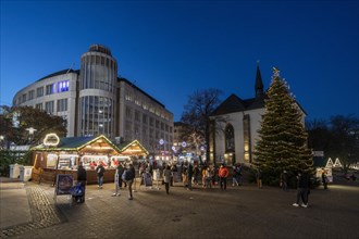 Market Church at pre-Christmas time in Essen during the coronavirus pandemic, Essen, North Rhine-Westphalia, Germany, Europe