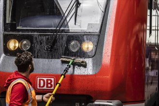 Service staff cleaning the windows of a train at the main station, Stuttgart, Baden-Wuerttemberg, Germany, Europe