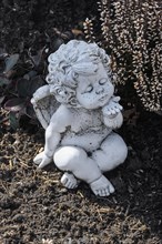 Grave decoration with putto